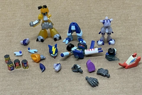 Hasbro Medabots Lot of Random Parts Accessories Figures Helmet Hands 2001 ⭐️ Cover