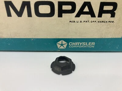 Nuevo de Lote Antiguo Mopar 1972-76 Luces Marcadoras Laterales Tuercas de Retención OE Correctas con Borde Dentado Foto 1 de 2