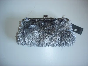 Abbacino Clutch/Umhängetasche grau flauschig - Bild 1 von 6