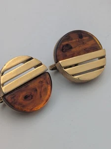 Vintage Crown Trifari Root Beer Bakelite Gold Tone Art Deco Style Clip Earrings - Picture 1 of 9