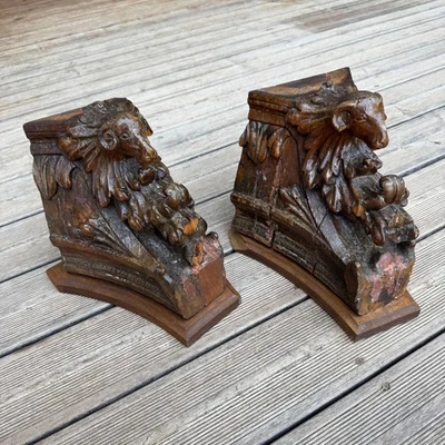 INCREÍBLE CONJUNTO DE MÉNSULAS DE MADERA ANTIGUAS talladas a mano de 1900 100+ años cabeza de carnero Foto 1 de 4