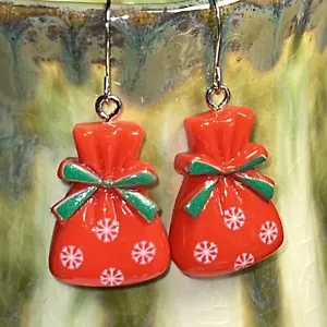 Silver Tone Acrylic Christmas Bag Charms Dangle Earrings. Festive. Holiday. S776 - Picture 1 of 3
