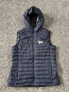 Stormtech Crew Hooded Puffer Vest Jacket Navy Blue Miller Lite Golf Outdoors Med - Picture 1 of 11