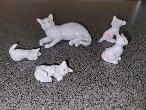 1993 Kitty In My Pocket weiße Katze Familie Mama & 4 Kätzchen MEG Mattel Vintage - Bild 1 von 4