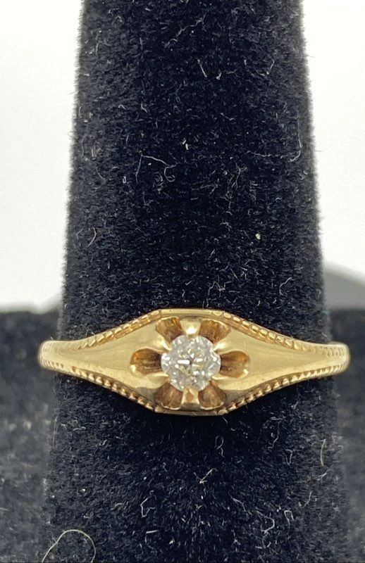 Anillo solitario de diamantes de oro amarillo de 13 quilates talla 6 1,8 g Foto 1 de 4