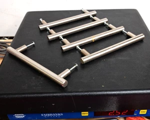 QTY 5 Maniglie Tiranti per Armadio/Cassetto Acciaio Finitura Spazzolata 6,5" x 1,5" x 9/16 Tondo - Foto 1 di 4