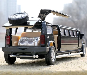 Hummer Limousine Modellauto mit Rückziehfunktion Licht & Ton/ 3 Farben/ 1:32 - Bild 1 von 22
