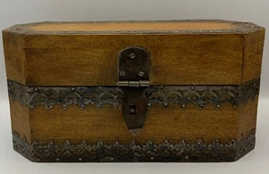 Vintage Wood Box Rectangle Box with Metal Decoration Detail and Metal Hinges - Picture 1 of 9