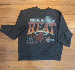 SUDADERA HOLLISTER RELAXED MIAMI HEAT GRAPHIC TALLA MEDIANA - Imagen 1 de 6