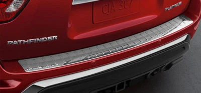 BRAND NEW OEM 2017-2018 NISSAN PATHFINDER CHROME REAR BUMPER PROTECTOR TRIM - Imagem 1 de 4