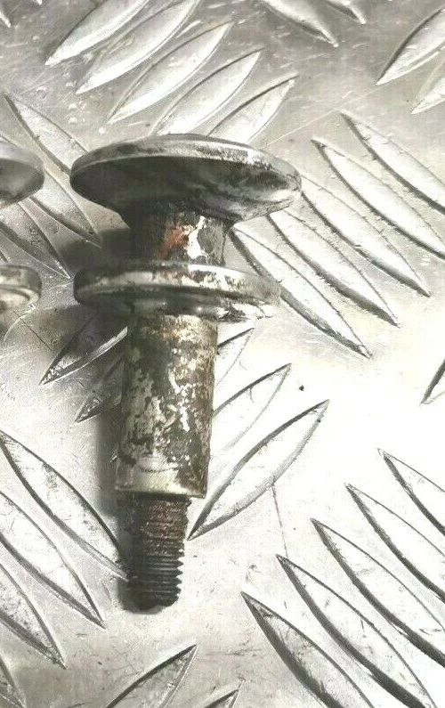 BMW K1200S K1200R 2004 2008 04 08 SEAT SADDLE FRONT FITTING BOLT SCREW PIN - Изображение 1 из 1