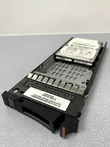 Disco duro Hitachi 600 GB 10K SAS 2,5" 0B26017 HUC109060CSS600 e bandeja IBM 85Y6268 - Imagen 1 de 4