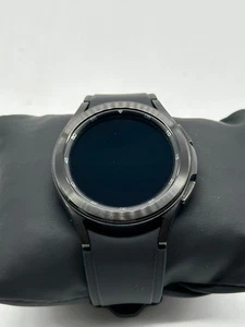 Samsung Galaxy Watch4 Classic 42mm Black GPS + LTE Android Smartwatch - Photo 1 sur 12
