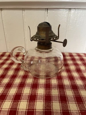 Antigua lámpara de aceite de dedo de vidrio transparente de queroseno Foto 1 de 2