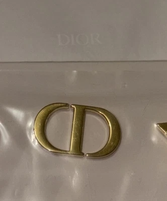 Pin Dior CD Logo - Nuevo y Precintado - Auténtico - Tamaño 1cmx1cm  Foto 1 de 3