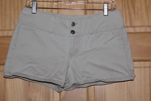 l.e.i. Women's/Juniors Low/Mid Rise Light Tan Cotton Shorts - Size 5 - Picture 1 of 5