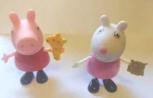 Set of 2 Jazwares Peppa Pig Playdate Figures Peppa w/ Bear Suzy Sheep w/ Owl Toy - Picture 1 of 3