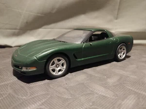 1/24 BROOKFIELD COLLECTABLES 1997 CHEVY CORVETTE GREEN - Picture 1 of 5