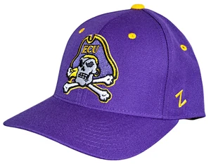 Gorra de los Piratas de Carolina del Este de Zephyr NCAA ajustada púrpura nueva con etiquetas - Imagen 1 de 5