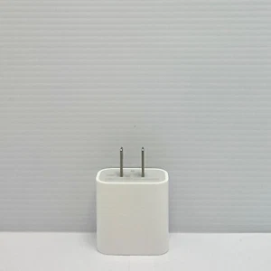 Original OEM Apple 20W USB-C Power Adapter für iPhone 12, 13, 14, 15 & 16 (A2305). - Bild 1 von 4
