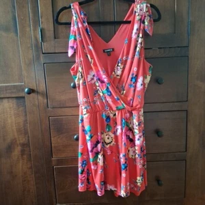 Express Red Floral Shorts Romper Ltie Shoulders Side Pockets Valentines Cruise - Picture 1 of 10