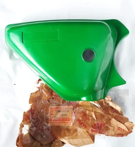Kawasaki 1976-1981 KE100 A5-A10 Side Cover RH Nos - Foto 1 di 8