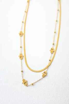  Collar de mano Hamsa en capas de acero inoxidable chapado en oro de 18 quilates Foto 1 de 4