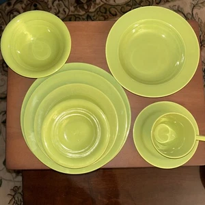 Homer Laughlin Harlequin Chartreuse 12 Piece Place Setting Fiesta HLC - Picture 1 of 24