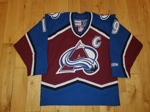 Vintage 90s CCM Joe Sakic COLORADO AVALANCHE Youth NHL Hockey Team JERSEY S/M Cover