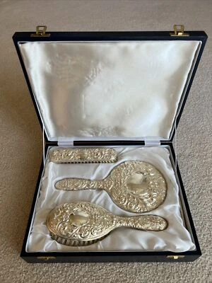 JUEGO TOCADOR TOCADOR VINTAGE DE 4 PIEZAS DE PLATA ESTERLINA CAJA DE CUERO CON SELLO Foto 1 de 4