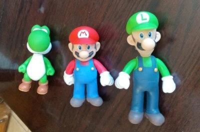(LOT 3) Banpresto Mario 5inch Figures Yoshi, Luigi, Mario Used Fast Shipping  - Image 1 of 4