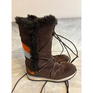 Nike stivali invernali da donna foderati in pelliccia sintetica scamosciati marroni 311959-281 taglia 9 - Foto 1 di 8