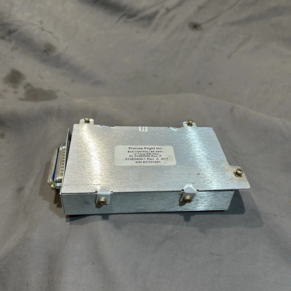 Conjunto de controlador ECS de vuelo preciso, parte # 010E0404-1 (Cirrus SR22T) Foto 1 de 4