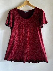GUDRUN SJODEN T-SHIRT BURGUNDERROT OBERTEIL FLÜGELÄRMEL RÜSCHENKANTE GR. MEDIUM BRANDNEU - Bild 1 von 21