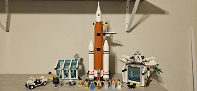 LEGO City 60351 Rocket Launch Center - With box and Instructions - Image 1 of 4