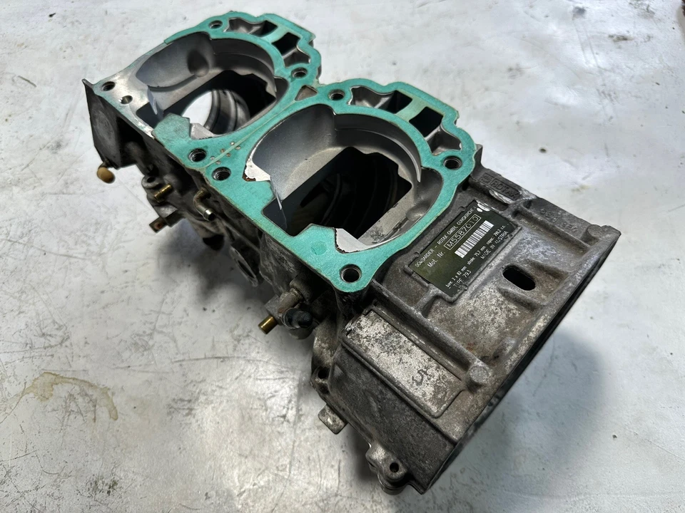 Оригинальный картер двигателя для снегохода Ski Doo MXZ 793 800 2000-2003 - Изображение 1 из 4