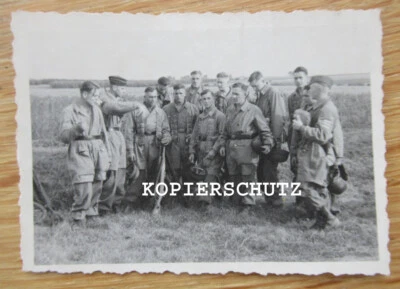 Altes Fotos Fallschirmtruppe Fallschirmschützen im Knochensack / 2.WK * - Bild 1 von 2