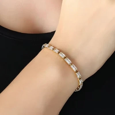 Linda e elegante pulseira de tênis ajustável folheada a ouro - Imagem 1 de 4