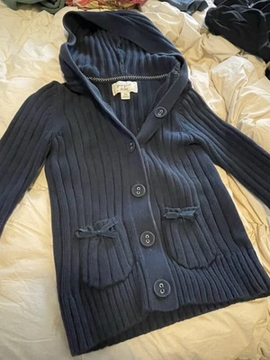 Suéter azul para adolescentes Gap Girl talla 14-16 con hermosos lazos en los bolsillos Foto 1 de 3