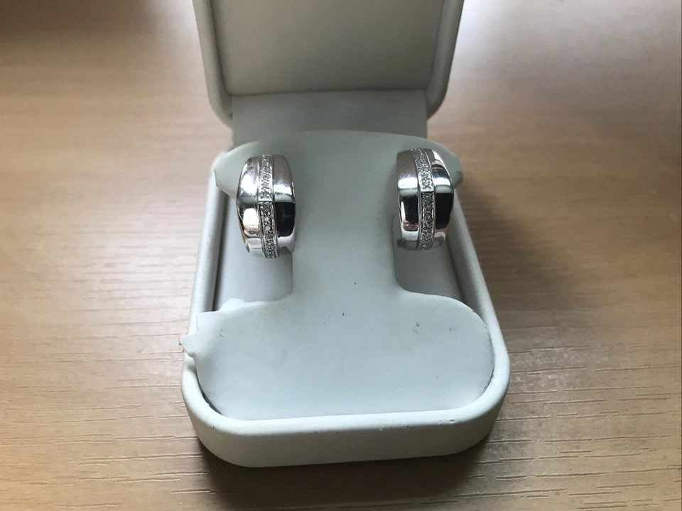 Pendientes oro blanco 14K, diamantes 0,26 quilates, peso total 10,75 gr clip Omega Foto 1 de 4