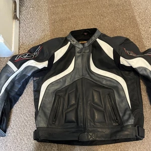 RST Razor Men’s Leather Motorcycle Jacket Black/White - Size UK46 with armor - Picture 1 of 19