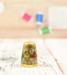 Lovely Vintage Cloisonne Flowers Thimble ~ Light Brown Background - Picture 1 of 2