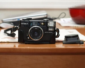 Minolta Hi-Matic AF2, Maxxum 700si body, Promatic flash unit As-is - Picture 1 of 8