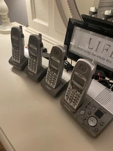 4 Vtech (MI6896) Mini bezprzewodowe cyfrowe telefony o spektrum rozproszonym z automatyczną sekretarką - Zdjęcie 1 z 8