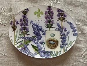 Plato de vidrio ovalado Michel Design Works París lavanda nido joyería jabón baratija - Imagen 1 de 3