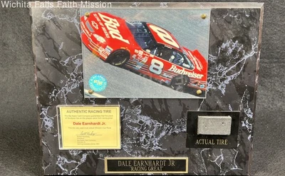 Placa de neumático autenticada Dale Earnhardt Jr Foto 1 de 4
