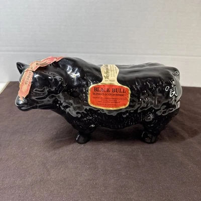 Etiquetas de tapón de cerámica de whisky escocés mezclado Black Bull vintage Foto 1 de 4