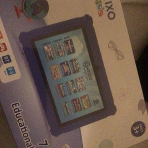 Brand new sealed 32 gb V8-2 Blue - Picture 1 of 4