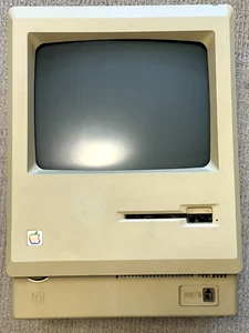 Apple Macintosh M0001: Powers on with question mark - Picture 1 of 8