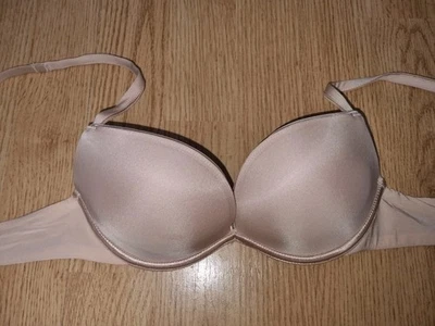 BNWOT gorgeous Beige WONDERBRA Push-up Padded Underwired Bra Size 32A - Image 1 of 2